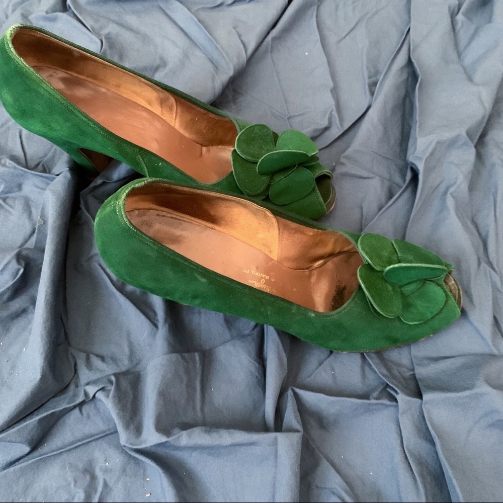 Vintage 1940s Green suede clover peep toe pumps